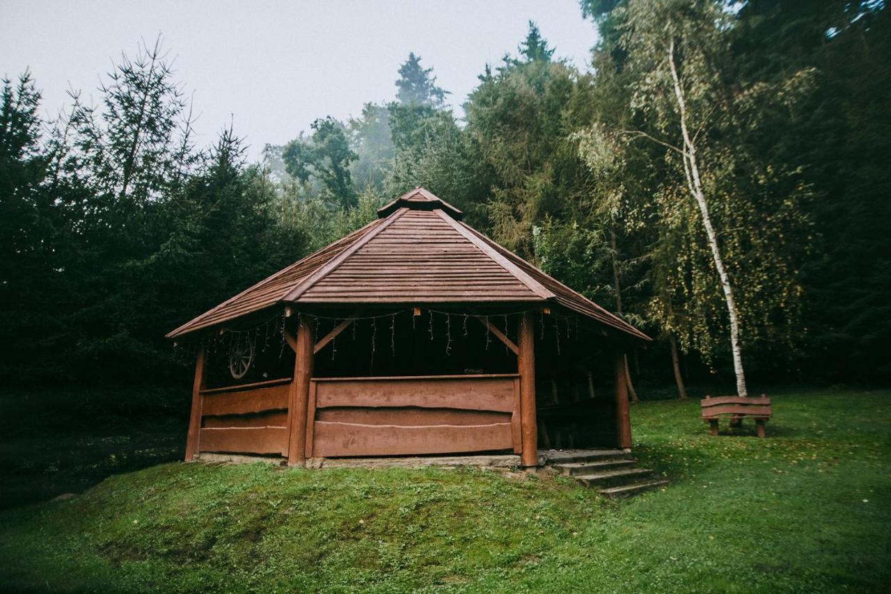 Domki Pod Lasem Lesko Exteriör bild
